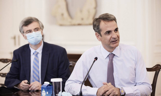 Πανδημία: Ανησυχούν την κυβέρνηση τα νησιά – Το καμπανάκι για την Ιό και ο δύσκολος 15Αύγουστος