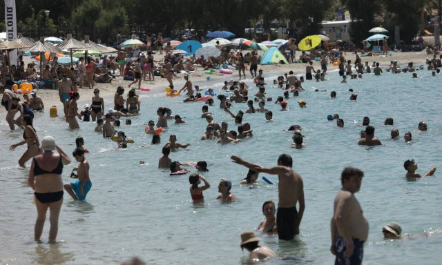 Καιρός: Ο καύσωνας ήρθε για να μείνει - Σε ποιες περιοχές θα χτυπήσει «κόκκινο» η θερμοκρασία