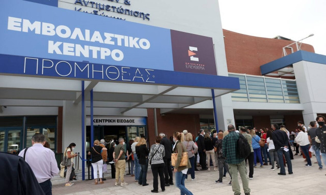 Κορονοϊός: Έκκληση για εμβολιασμό, έστω με την πρώτη δόση πριν φύγουμε για διακοπές