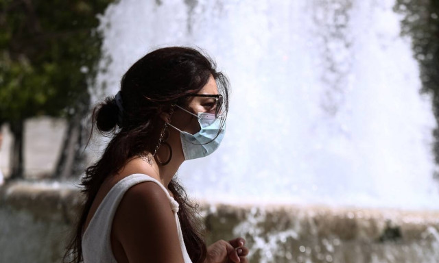 Καύσωνας διαρκείας πλήττει τη χώρα