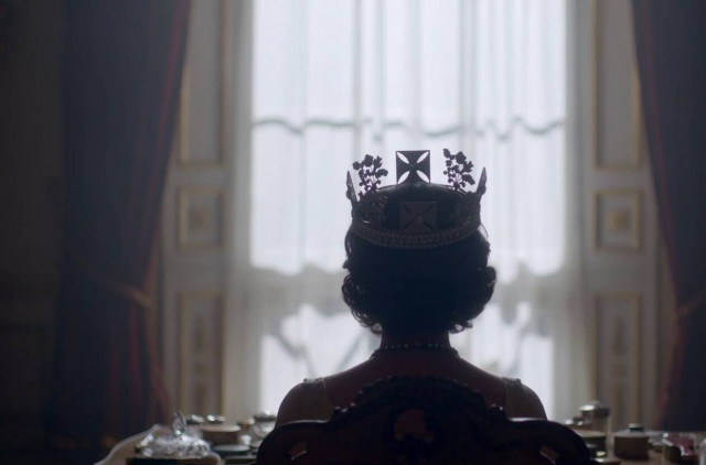 The Crown: Πρώτη ματιά στην Ιμέλντα Στόντον ως βασίλισσα Ελισάβετ