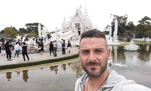 Λεωνίδας Ξηντάρας: Ο Έλληνας από τη Μήλο που κάνει solo world party στον πλανήτη