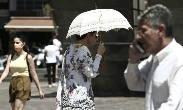 Καύσωνας: Τα ύποπτα συμπτώματα που πρέπει να οδηγήσουν στο γιατρό τους καρδιοπαθείς