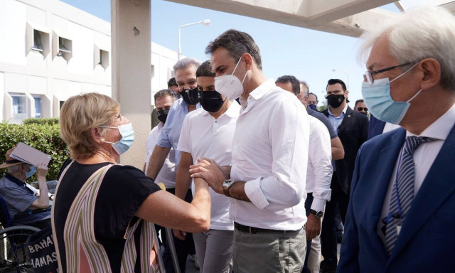 Μητσοτάκης από Ρέθυμνο: Ξεπεράστε τις φοβίες σας - Σπεύστε να εμβολιαστείτε