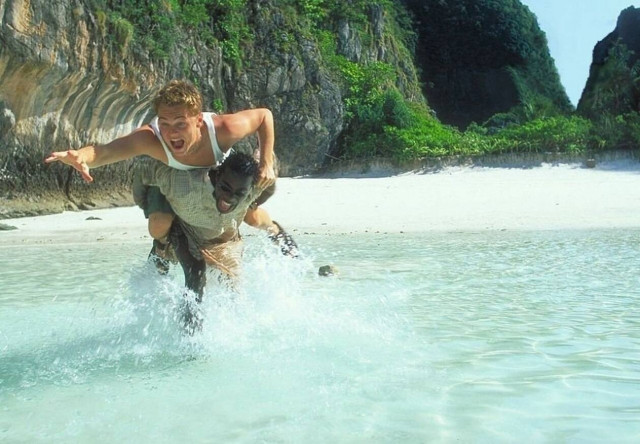 5+1 κινηματογραφικές παραλίες για να «βουτήξεις» στα καταγάλανα νερά τους