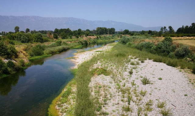 Τρίκαλα: Μειώθηκε σημαντικά η στάθμη του Πηνειού ποταμού