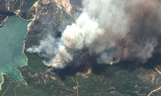 Τoυρκία: Πρωτοφανούς έντασης οι φωτιές σύμφωνα με τον «Κοπέρνικο» - Σκεπάζουν την Κύπρο οι καπνοί