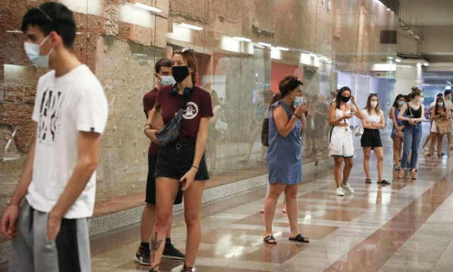 Βασιλακόπουλος – Κορονοϊός: Είμαστε σε αγώνα με τον ιό και τις μεταλλάξεις - «Καμπανάκι» για νέους