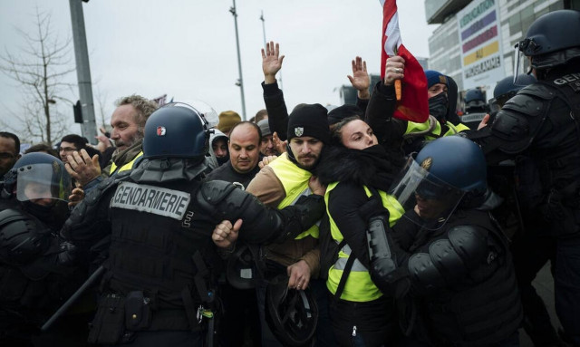 Κορονοϊος - Γαλλία: Διαδηλώσεις στο Παρίσι και σε άλλες πόλεις κατά του πιστοποιητικού υγείας
