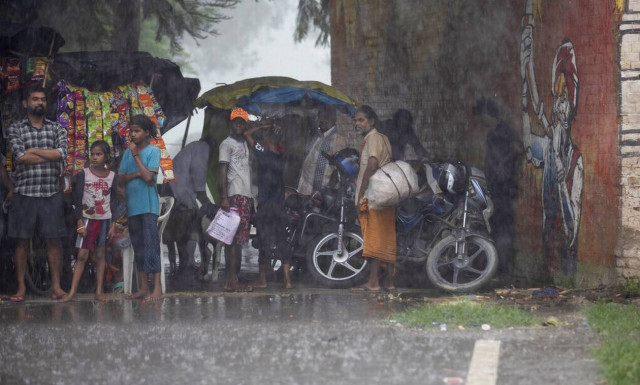Ινδία: Αυξάνεται ο αριθμός των νεκρών από τους μουσώνες (photos)
