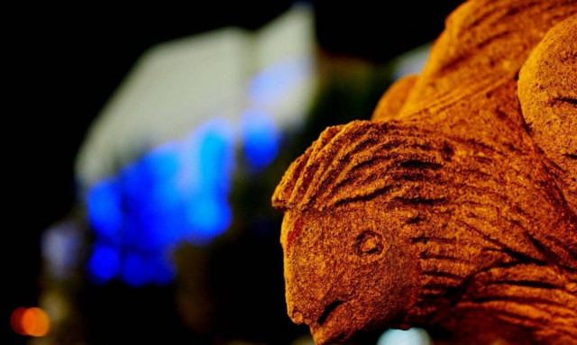 Ολυμπιακοί Αγώνες: Στα μπλε της Ελλάδας για τον Μίλτο Τεντόγλου το Δημαρχείο Γρεβενών (photos)