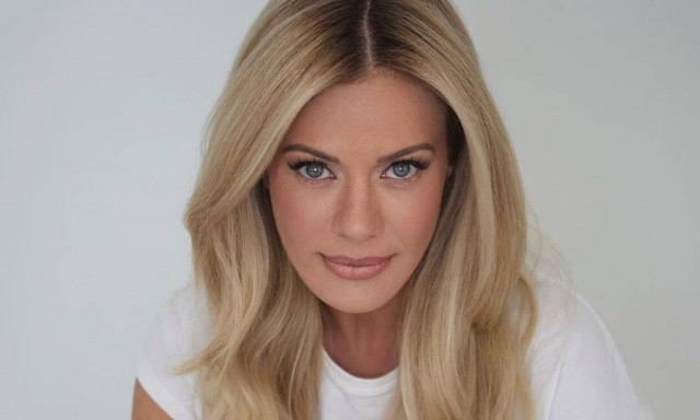 Ζέτα Μακρυπούλια: Ποζάρει με μαγιό ανήμερα των γενεθλίων της (photos)