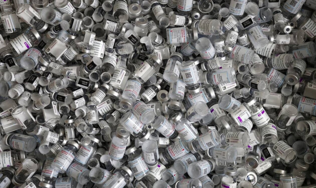 Γερμανία: Εξετάζεται η χορήγηση τρίτης δόσης εμβολίου σε ηλικιωμένους και ευπαθείς ομάδες