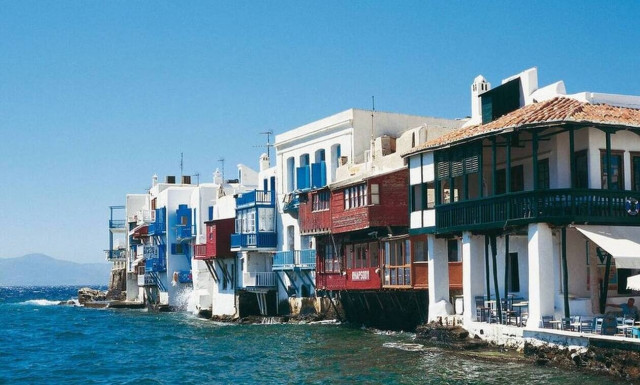 Μύκονος: «Λουκέτο» σε γνωστό beach bar μετά από έλεγχο της ΑΑΔΕ