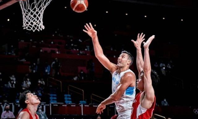 Ολυμπιακοί Αγώνες: Ο 41χρονος Σκόλα έστειλε την Αργεντινή στους «8» (video)