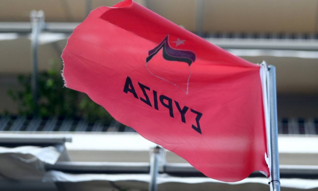 Ο ΣΥΡΙΖΑ βάλλει κατά του «επιτελικού κράτους» και του «απόντα» Μητσοτάκη