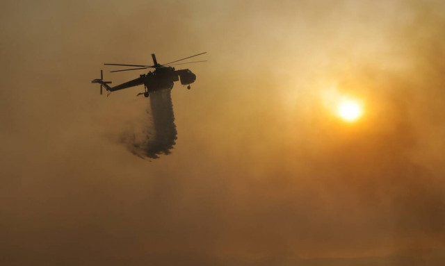 Firefighting forces still battling blaze at ridge of Mt. Othris, eastern Fthiotis