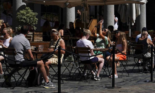 Κορονοϊός – Βρετανία: Λιγότεροι άνθρωποι θα μπαίνουν στο εξής σε καραντίνα