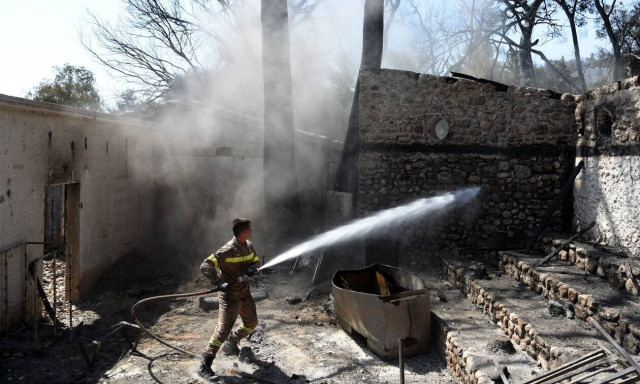 Φωτιά στην Αιγιάλεια: Κυβερνητικό κλιμάκιο πάει στην Πάτρα για αποτίμηση καταστροφών