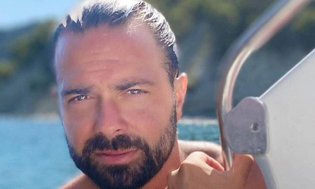 Ηλίας Βρεττός: «Πριν από 3 χρόνια είχα έρθει με πατερίτσες» - Συγκινεί ο τραγουδιστής