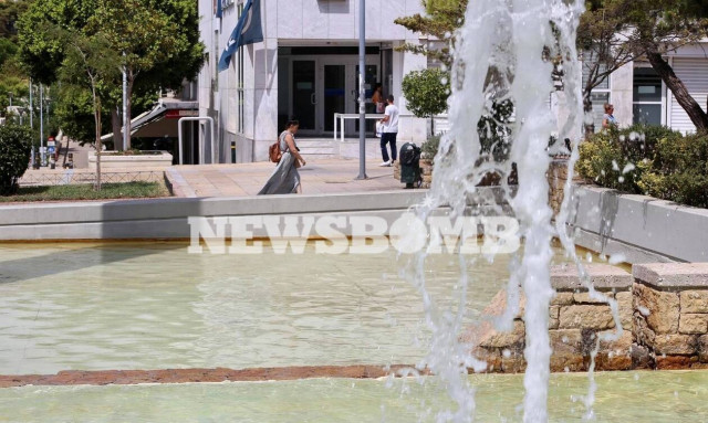 Καύσωνας: Στα «κόκκινα» η Νέα Σμύρνη - Άδειοι δρόμοι και 42 βαθμούς Κελσίου