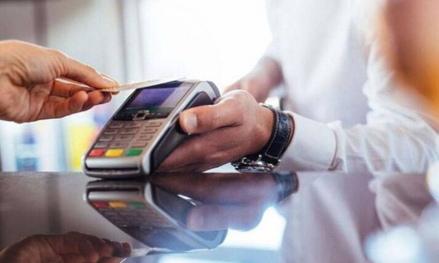 Πώς θα κερδίζετε φόρους έως και 2.200 ευρώ τον χρόνο πληρώνοντας με κάρτα