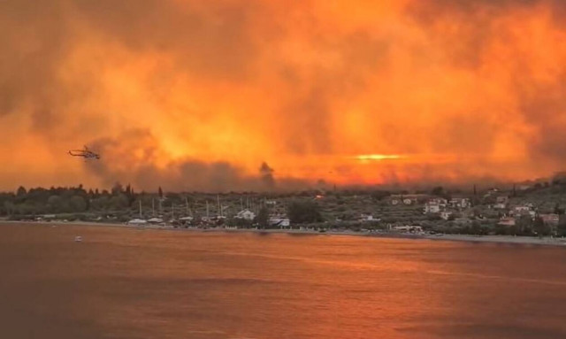Φωτιά στην Εύβοια: Εικόνες Αποκάλυψης - Οι φλόγες σταμάτησαν στη θάλασσα - Ασύλληπτη καταστροφή