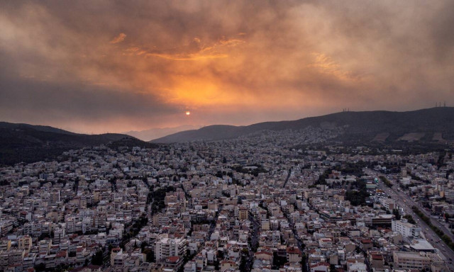 Φωτιά στη Βαρυμπόμπη