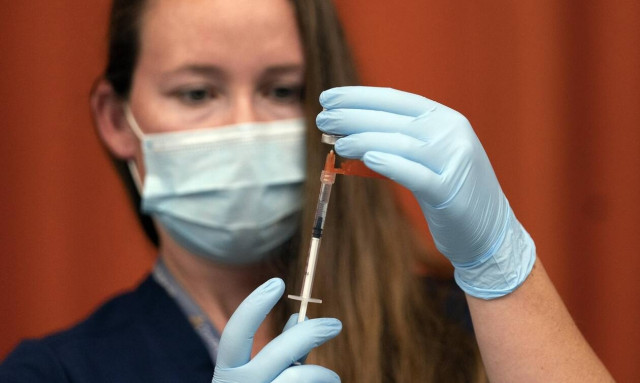 Γιατί η ΕΕ πληρώνει περισσότερα για νέες παραγγελίες εμβολίων