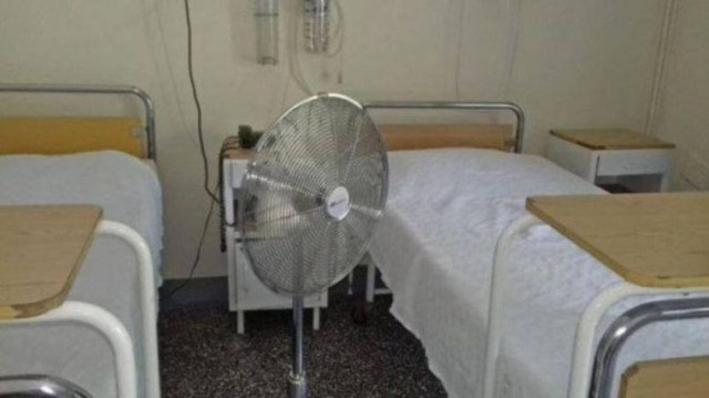 Ελλαδάρα 2021 μ.Χ: Ασθενείς φέρνουν ανεμιστήρες από το σπίτι τους!