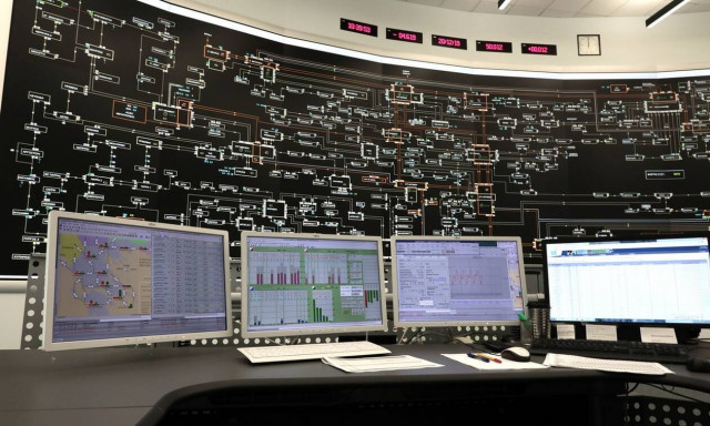 Φωτιά στη Βαρυμπόμπη: Μέχρι το μεσημέρι θα αποκατασταθεί η ηλεκτροδότηση στις πληγείσες περιοχές