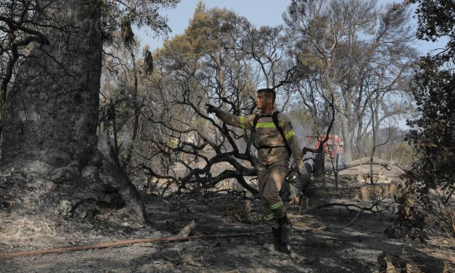 Φωτιά στη Βαρυμπόμπη: Αποκαταστάθηκε πλήρως η υδροδότηση
