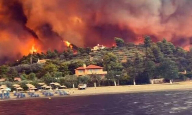 Φωτιά στην Εύβοια - Λιμενάρχης Αιδηψού: «Δεν μπορείτε να διανοηθείτε τι βλέπαμε από τη θάλασσα»