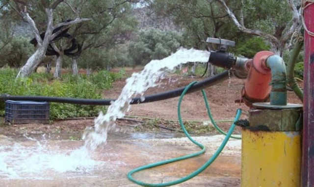 Απίστευτο: Αδέλφια στην Κρήτη έβγαλαν μπαλτάδες για μία... γεώτρηση!