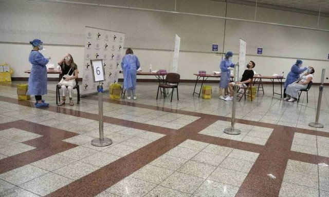 Κρούσματα σήμερα: 830 νέες μολύνσεις στην Αττική, 260 στη Θεσσαλονίκη και 297 στην Κρήτη