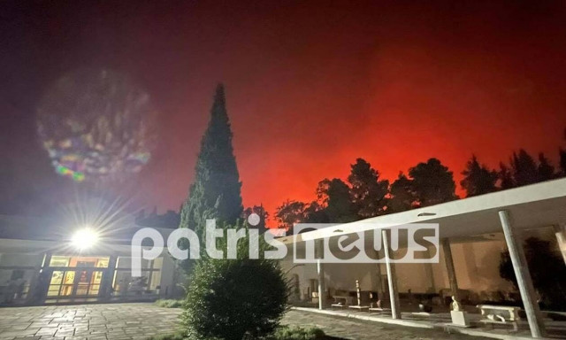 Φωτιά στην Ηλεία: Χωρίς ρεύμα η Αρχαία Ολυμπία – Κινδυνεύει ο αρχαιολογικός χώρος