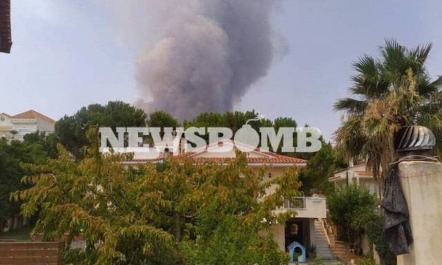 Φωτιά Βαρυμπόμπη: Στους βασιλικούς τάφους οι φλόγες - Απειλούνται Κρυονέρι, Δροσοπηγή, Ιπποκράτειος