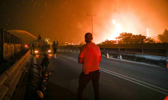 Φωτιά ΤΩΡΑ: Πρόεδρος κοινότητας Αφιδνών - «Βοηθήστε μας, καιγόμαστε» (vid)