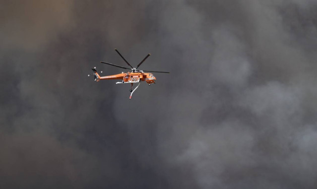 Φωτιά ΤΩΡΑ στη Ρόδο: Νέα αναζωπύρωση στην περιοχή Καλαμώνας