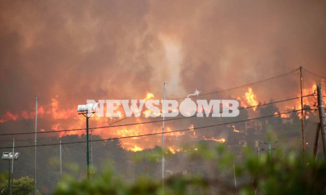Φωτιά ΤΩΡΑ: Εκκενώνεται η δομή μεταναστών στη Μαλακάσα