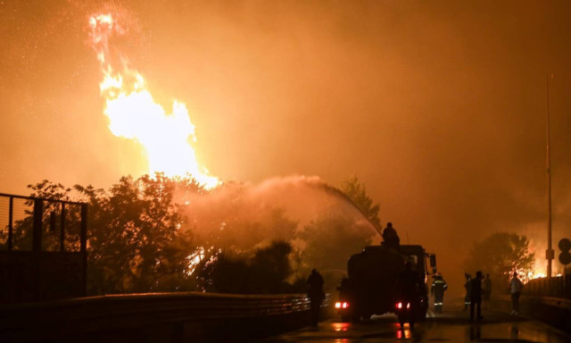 Φωτιά ΤΩΡΑ - Νέο μήνυμα από το 112: «Εκκενώνονται Καπανδρίτι και Πολυδένδρι»