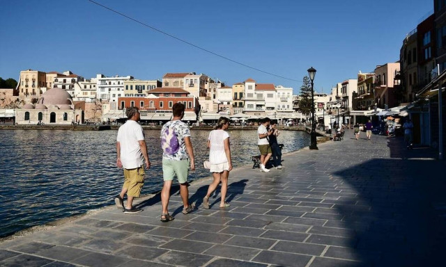 Κορονοϊός: «Κλείνει» η Ζάκυνθος και τα Χανιά - Μίνι lockdown