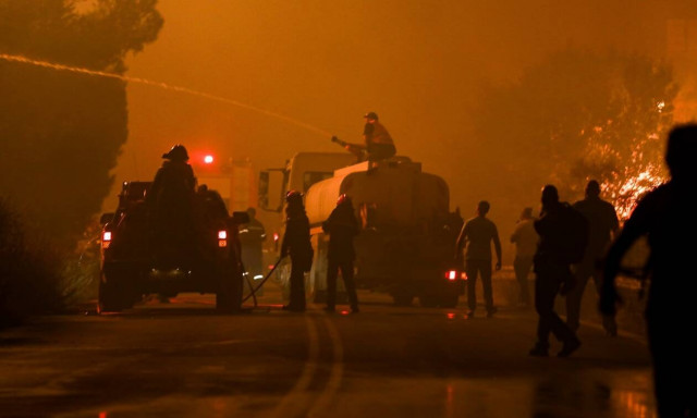 Φωτιά ΤΩΡΑ: Πύρινη πολιορκία στην Αττική! Κίνδυνος να φτάσει η πυρκαγιά μέχρι τη Μαλακάσα