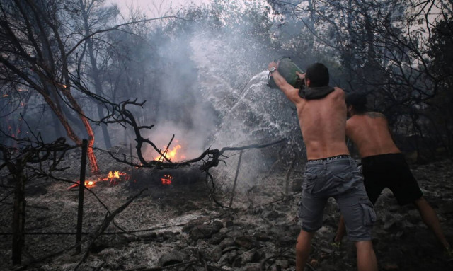 Φωτιά στη Βαρυμπόμπη