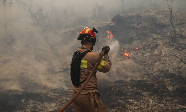Significant drop in temperatures, strong winds and very high fire risk on Friday