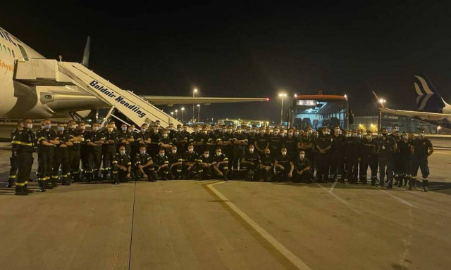 Φωτιές: Έφτασαν στην Ελλάδα οι ενισχύσεις από τη Γαλλία με τους 83 πυροσβέστες και τα δύο καναντέρ