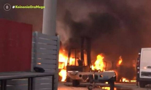 Φωτιά στην Αττική: Εκρήξεις σε εργοστάσιο στις Αφίδνες – Συγκλονιστικά βίντεο