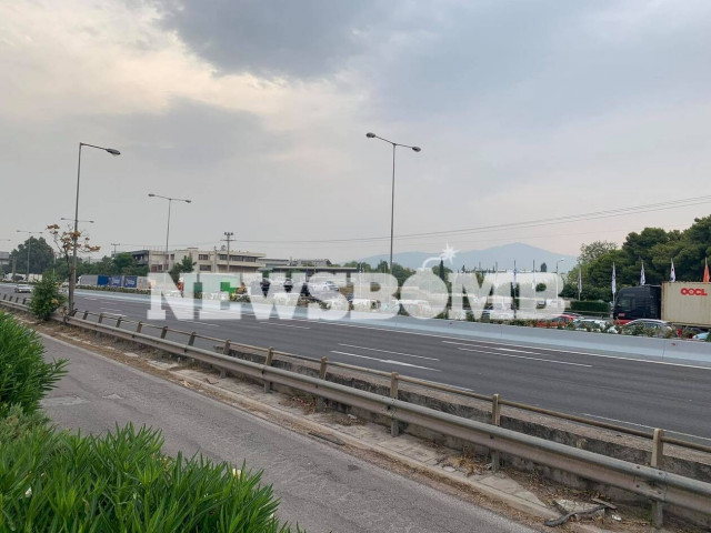 Φωτιά στην Αττική: Παραμένει κλειστή η Εθνική Οδός Αθηνών - Λαμίας και στα δύο ρεύματα