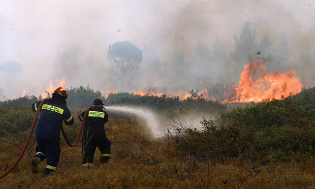 Φωτιά ΤΩΡΑ - Νέα Οδός: Διακοπή κυκλοφορίας στο τμήμα Κάστρου – Καλυφτάκη