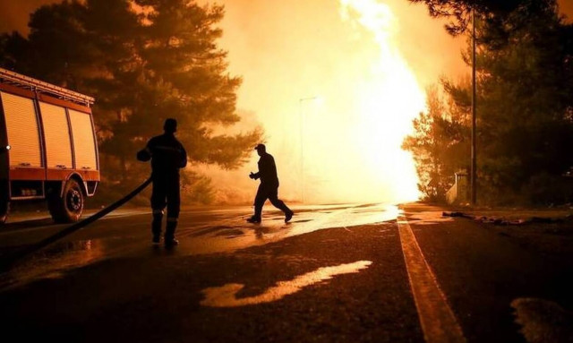 Μάχη με τις φλόγες στην Εύβοια